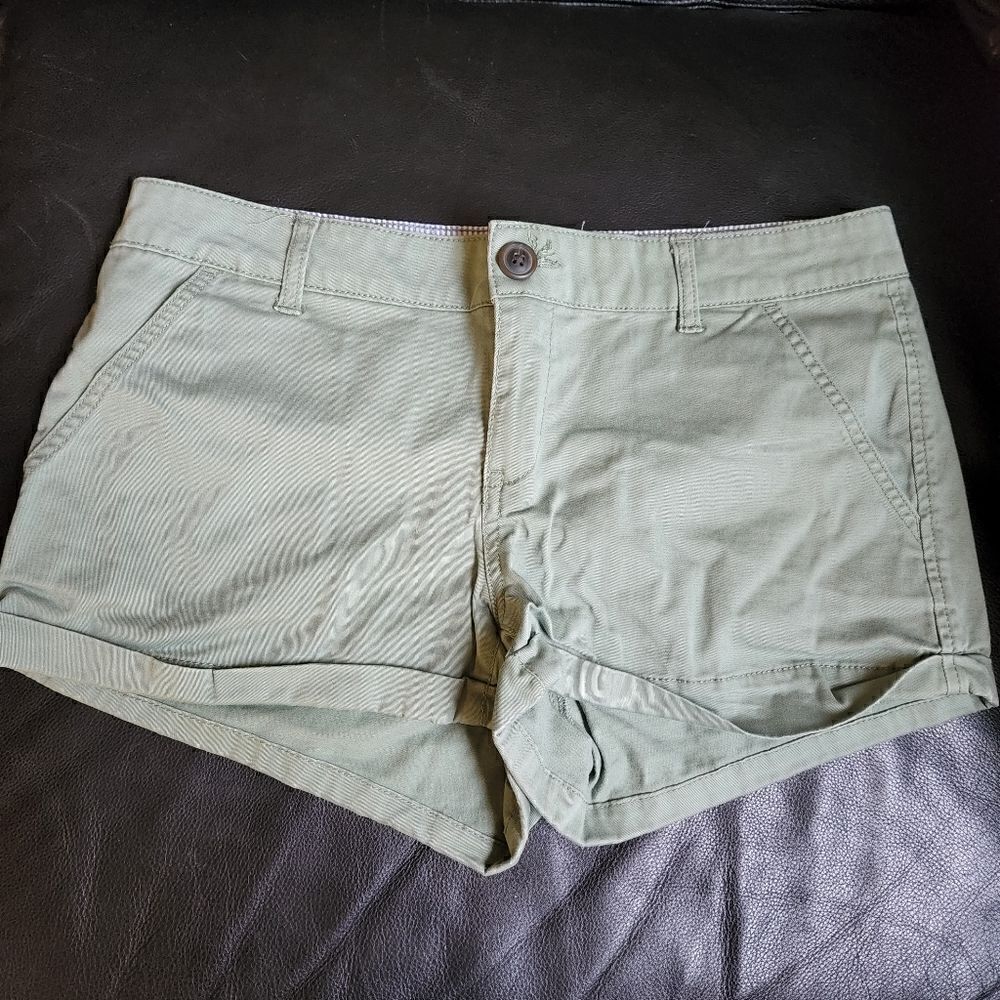 SO size 11 green shorts. Button closure and Cuffed hem. Measures approx 34 waist